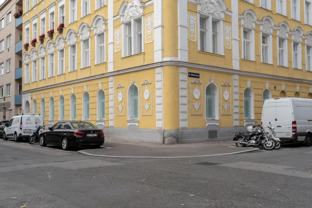 Josef's I Klaehrgasse I 02 * Wien
